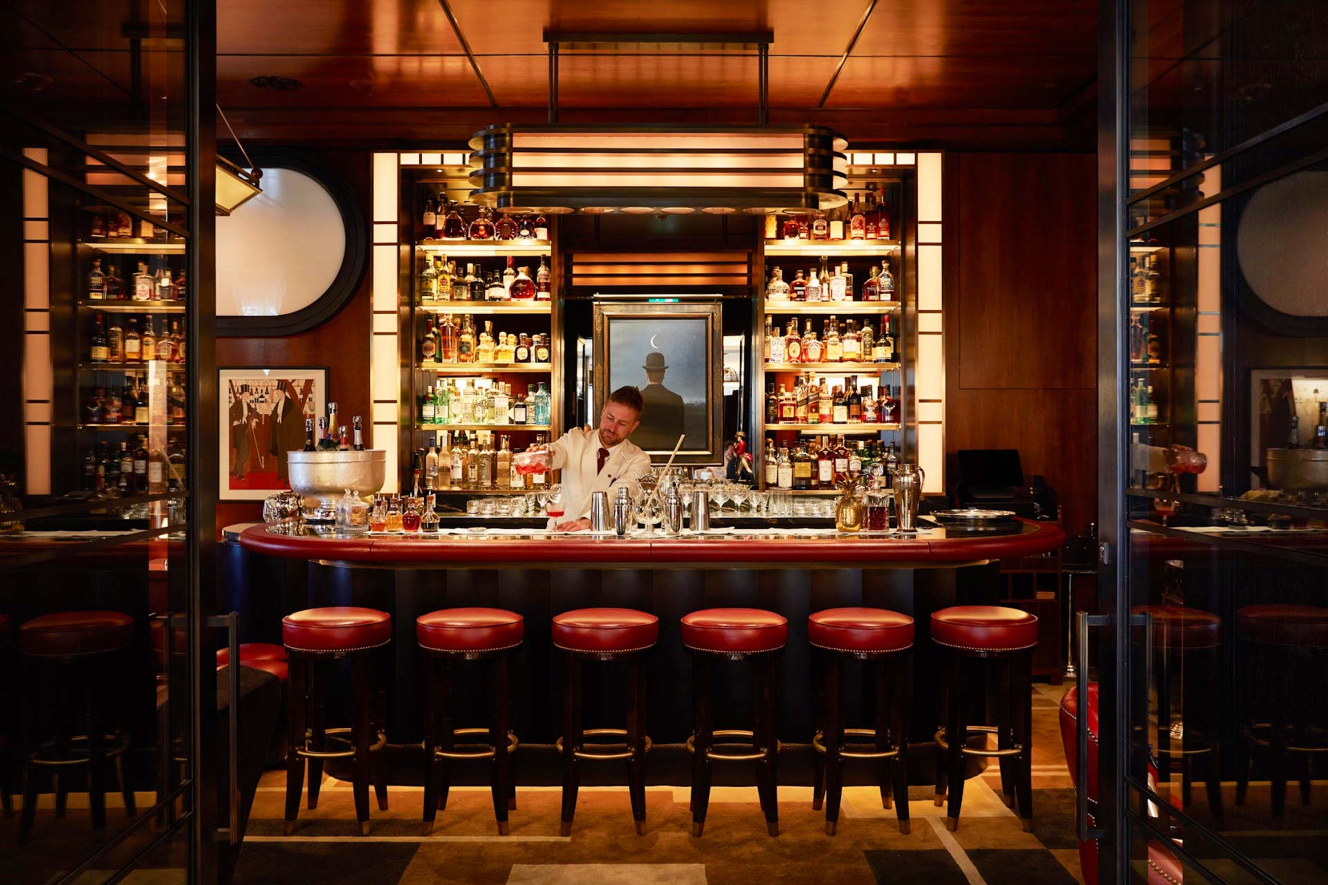 Sip on a 'Come Fly With Me' cocktail in the 1920s-inspired Le Magritte Bar & Terrace. © The Beaumont Hotel