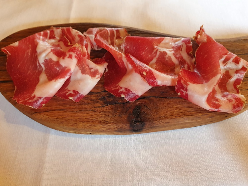 Coppa piacentina, L'Ostreria Fratelli Pavesi. © Michelin Guide