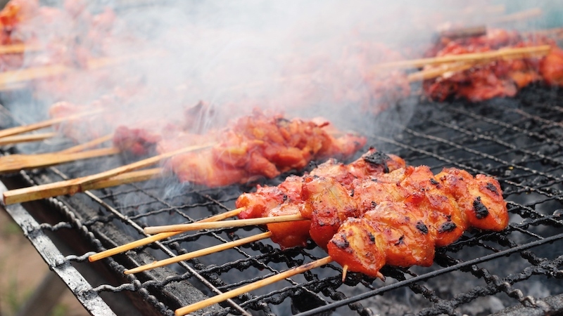 Inihaw refers to the Filipino tradition of grilling meat or seafood over open flames — an approach rooted in pre-colonial cooking and still central to the country’s enduring love of barbecue. © SeaGames50