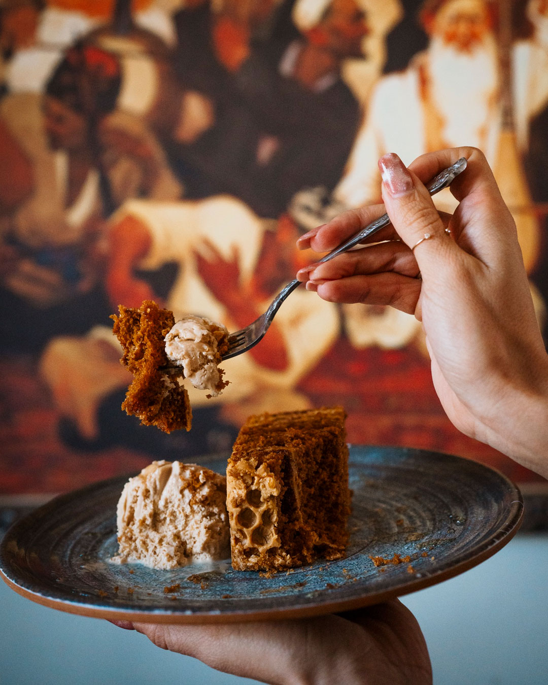 Honey cake with coffee ice cream is a delicious ending. © Jahunger