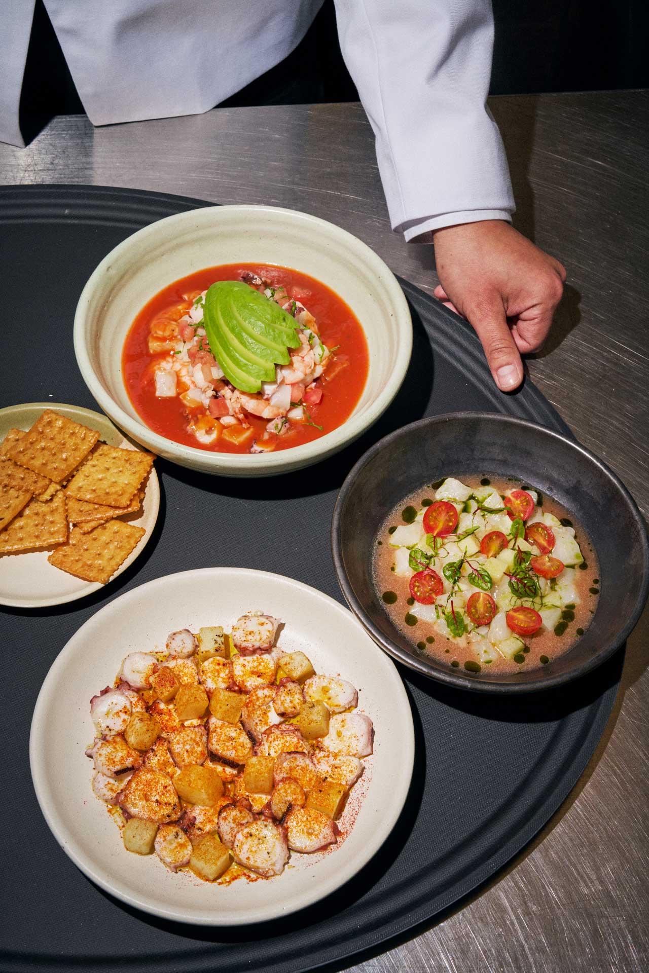 Cóctel Vuelve a la Vida, ceviche Contramar and pulpos a la gallega. © Marcus Nilsson