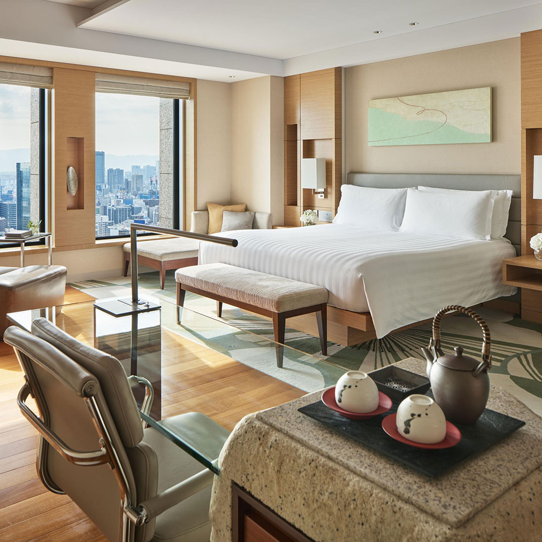 Contemporary furnishing compliment hewn stone tables in InterContinental guest rooms. ©InterContinental Osaka