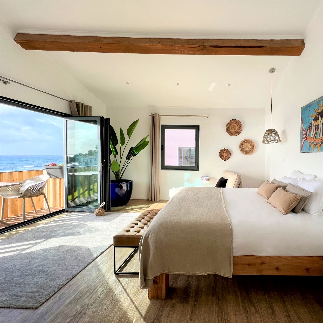 O Villa Sal é um refúgio na zona da Lagoa, em São Miguel, ideal para quem procura abrandar o ritmo, com o mar e o horizonte como companhia. © Villa Sal