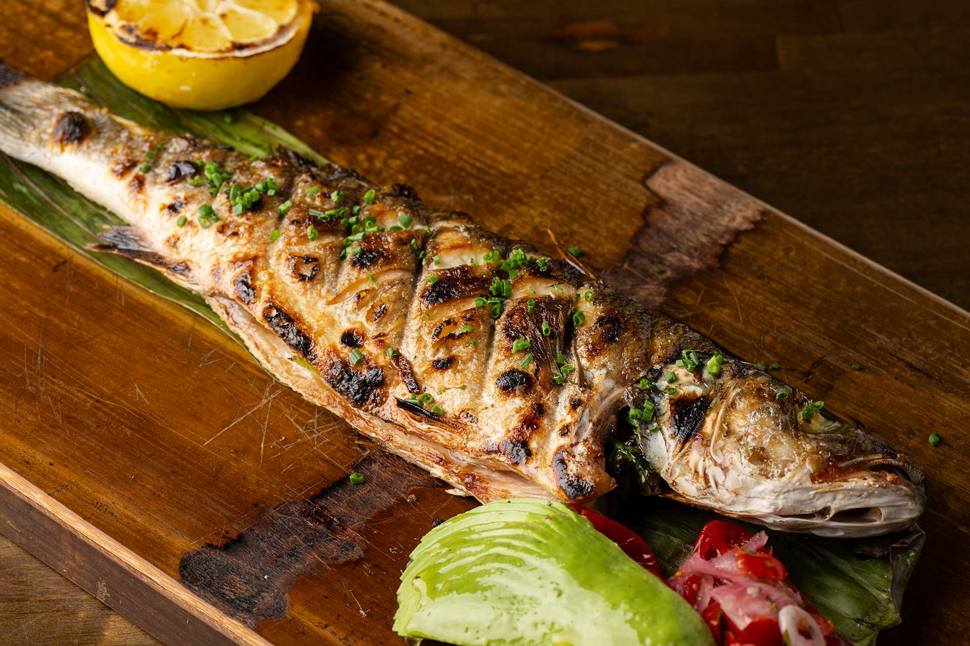 Pescado a las Brasas. © Wonho Frank Lee