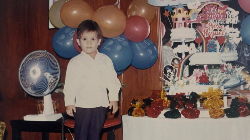 “I fell in love with cooking at eight,” shares Moreno. In his grandmother’s Sulu kitchen, children were welcome — curiosity was part of the recipe. © Miguel Cabel Moreno