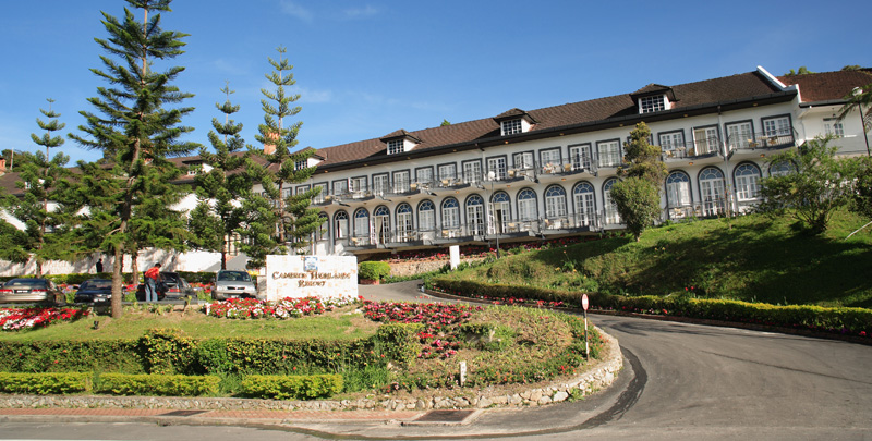 Sip your morning tea at Cameron Highlands Resort, where rolling plantations stretch across Malaysia’s misty highlands. © Cameron Highlands Resort 