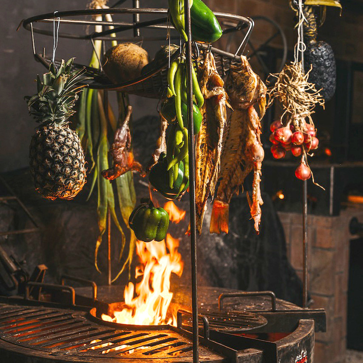 Légumes cuits au feu de bois au restaurant Kása Palma. © pol divina/Kasa Palma