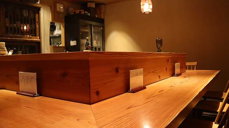 The welcoming interior of Kan Coffee Fujifuji (© Suma Wakui / MICHELIN Guide)