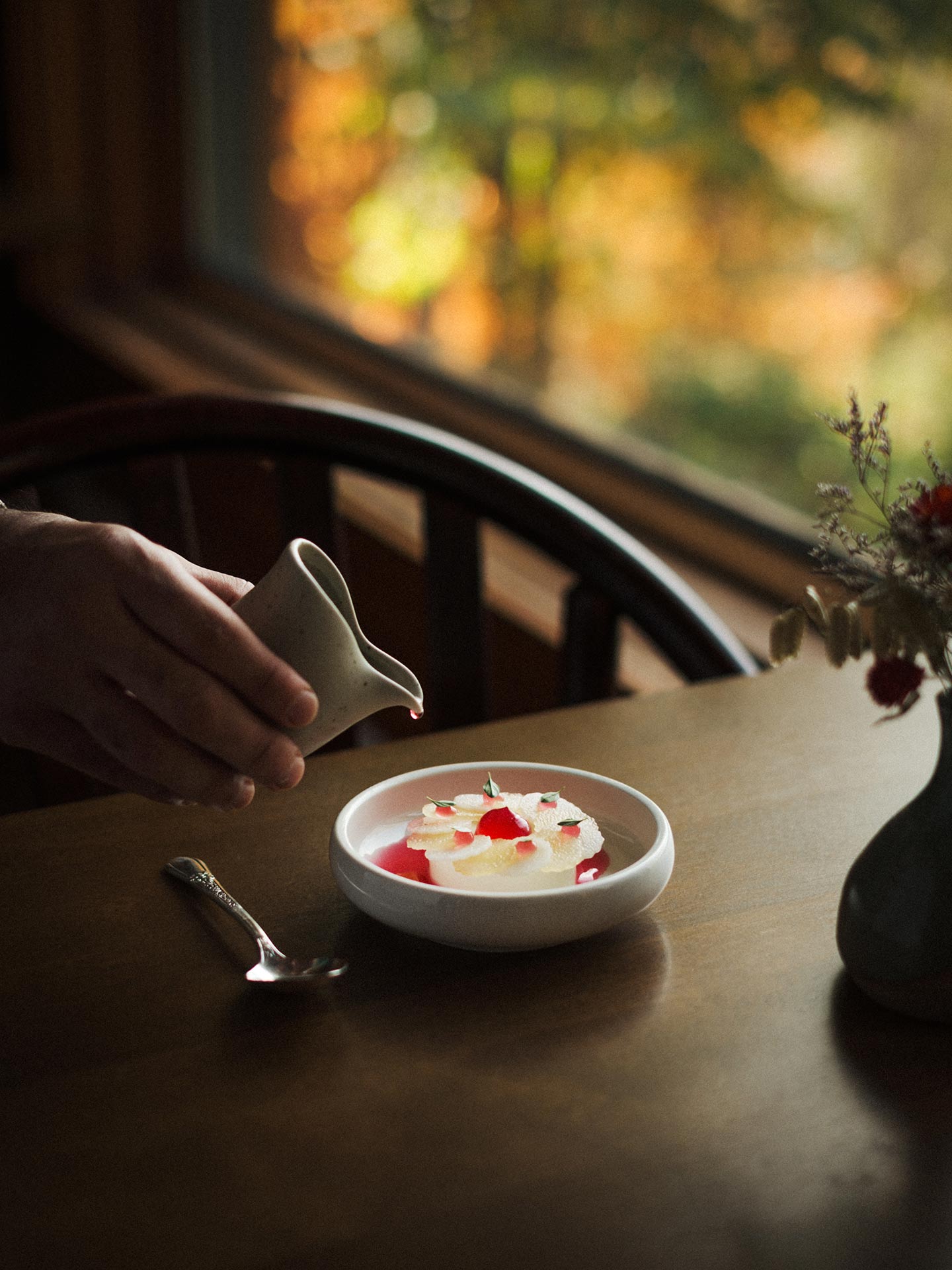 The Dolgo crabapple from Prendre Racine with a distinctive pineapple-like taste is served with a set cream infused with crabapple seeds. © Emile Desroches
