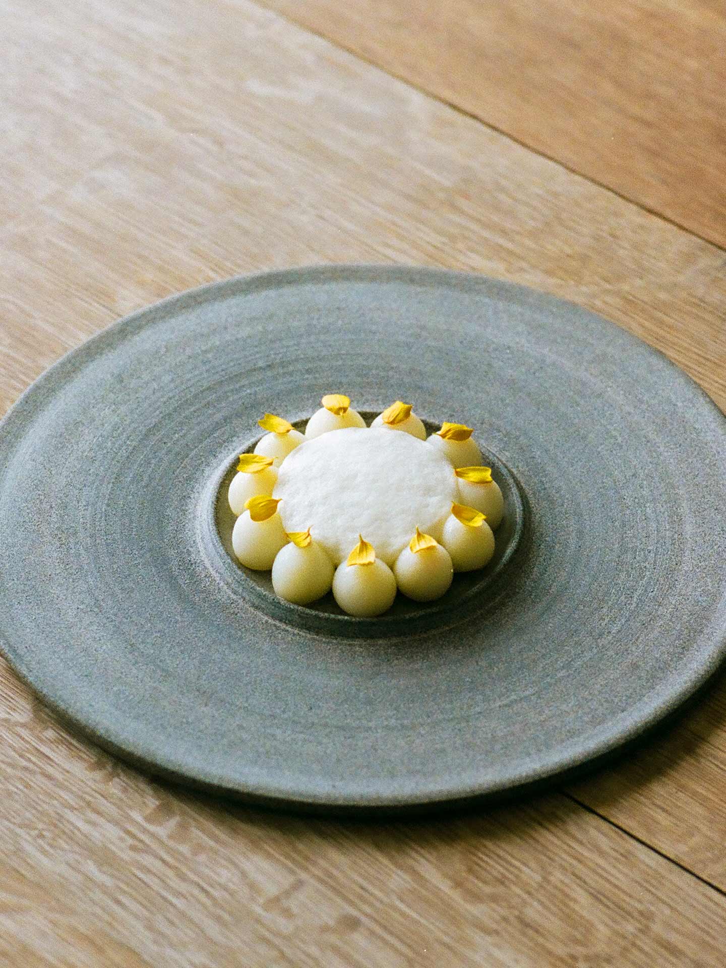 The pomme de terre plate uses Vivaldi potatoes from Couleur de la Terre, a farm located in Yamachiche near Saint-Mathieu-du-Parc. © Gabriel Boutin