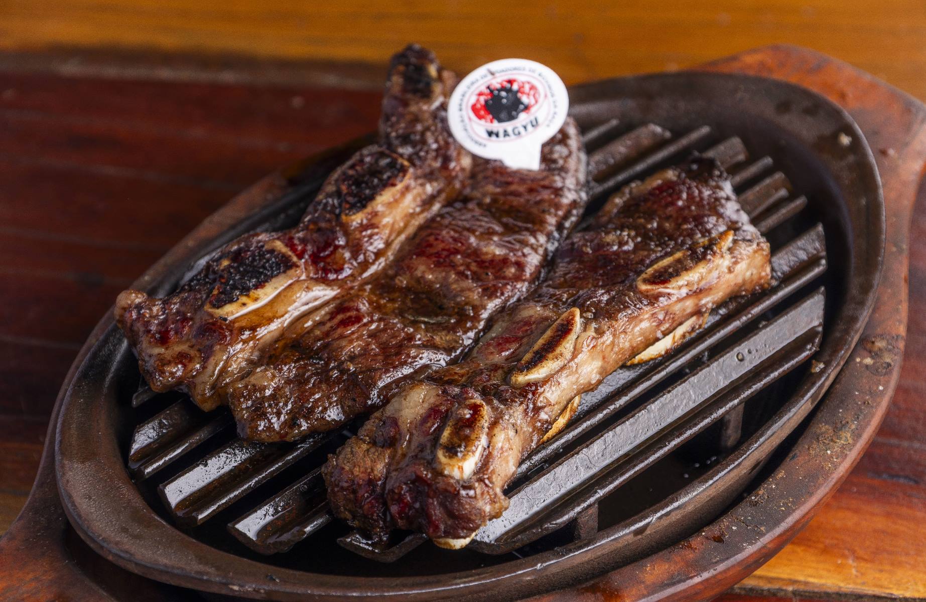 À Figueira Rubaiyat, un restaurant typique de viande de style « parrilla » à  São Paulo, un concept qui occupe une place prépondérante dans la culture culinaire de la ville © Assado de Tira Wagyu/A Figueira Rubaiyat