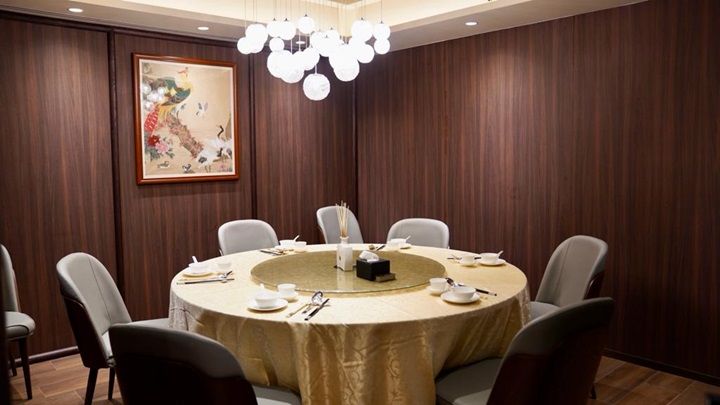 Located in Causeway Bay, Hau Tak Restaurant offers a comfortable setting with traditional Cantonese cuisine and refined small plates, making it well suited for relaxed family gatherings.© Hau Tak