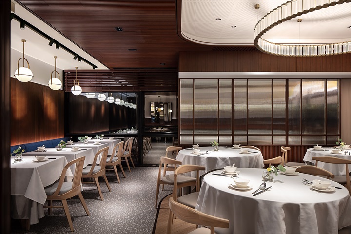 Specializing in Fujian cuisine, Putien (Causeway Bay) ㄋet within a shopping mall, and offers a bright, well-appointed dining space, making it a reliable and easygoing choice for multigenerational gatherings. © Putien (Causeway Bay)