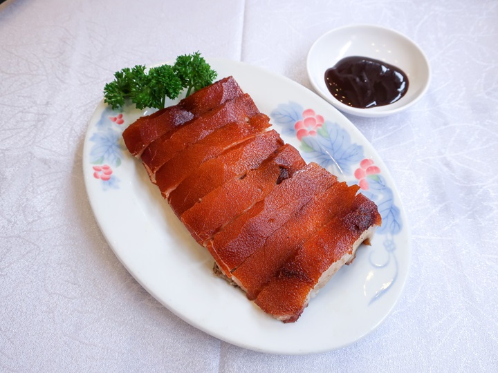 Roasted suckling pig at Eton. © The MICHELIN Guide
