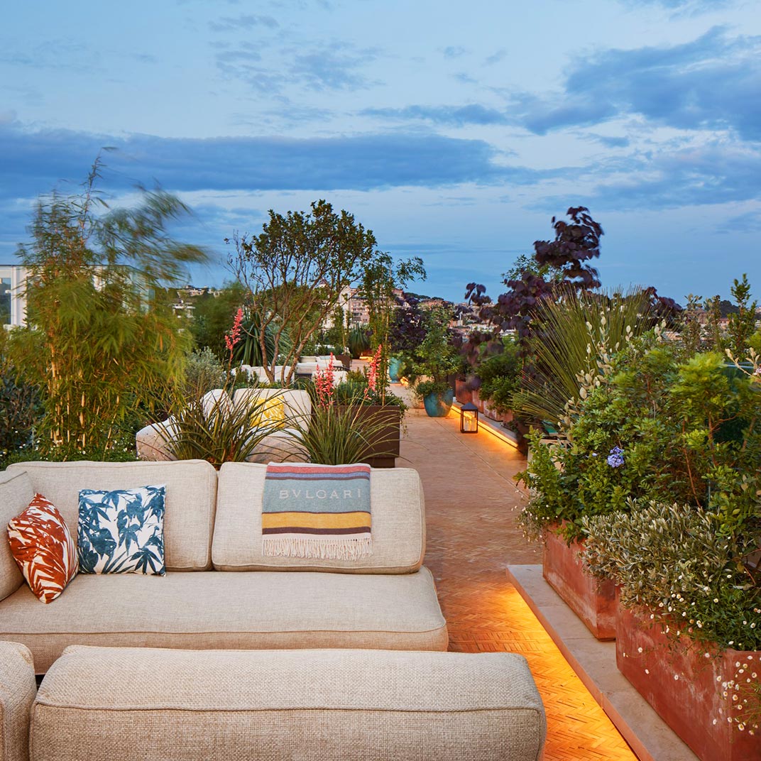 A quiet spot to enjoy the breeze at the Bvlgari. © Bvlgari Hotel Roma
