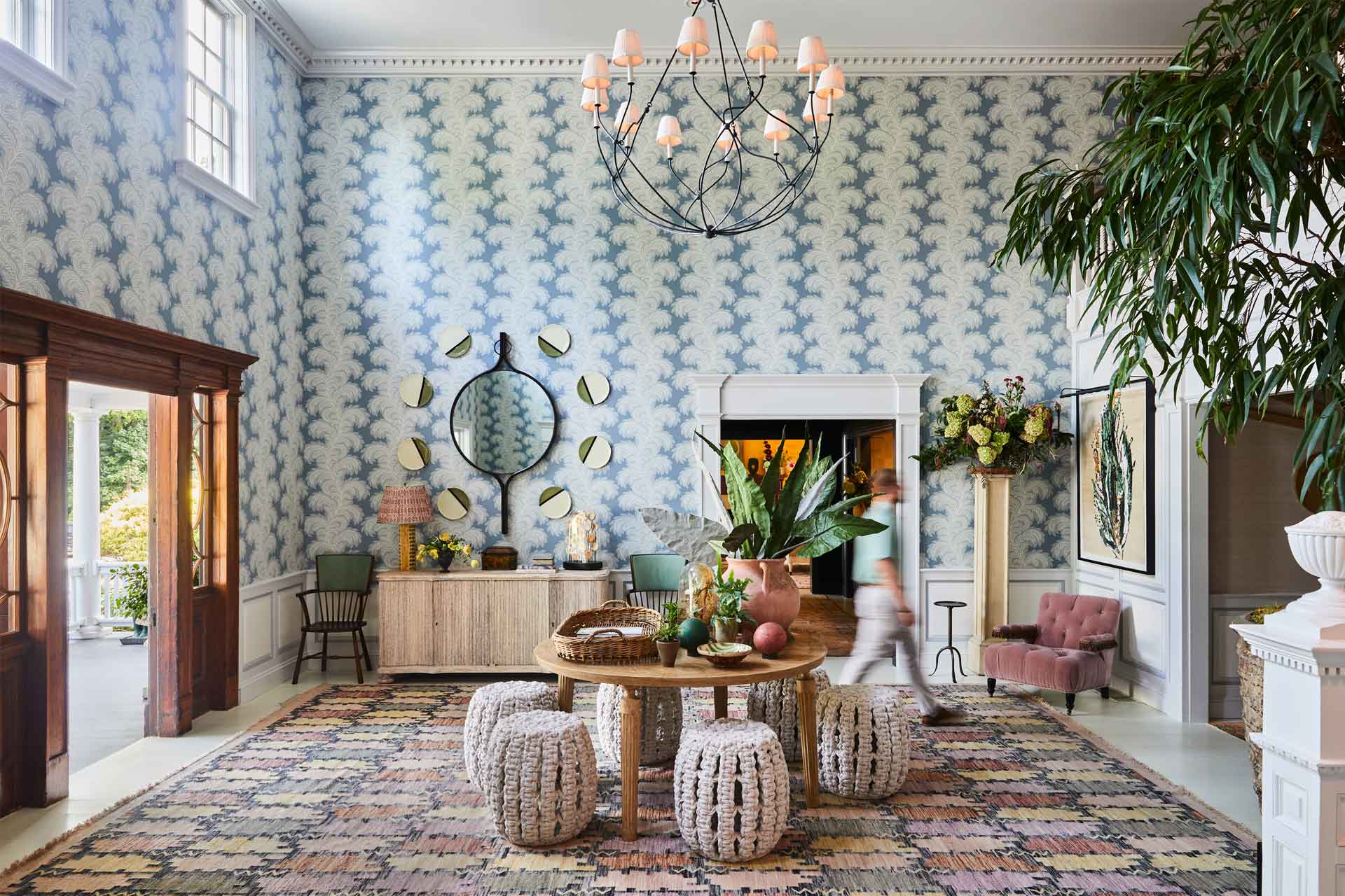 In this parlor space, the distinctive New England charm of the Mayfair. © Auberge Collection