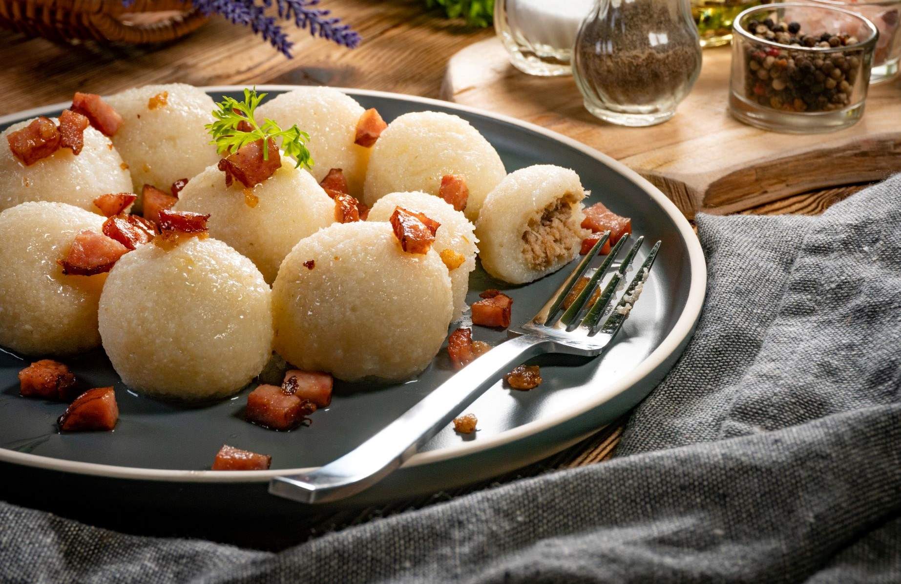 Pyzy: patato dough doublings, often filled with minced meat and served with pork cracklings or cubes of sautéed bacon © arfoi/iStock