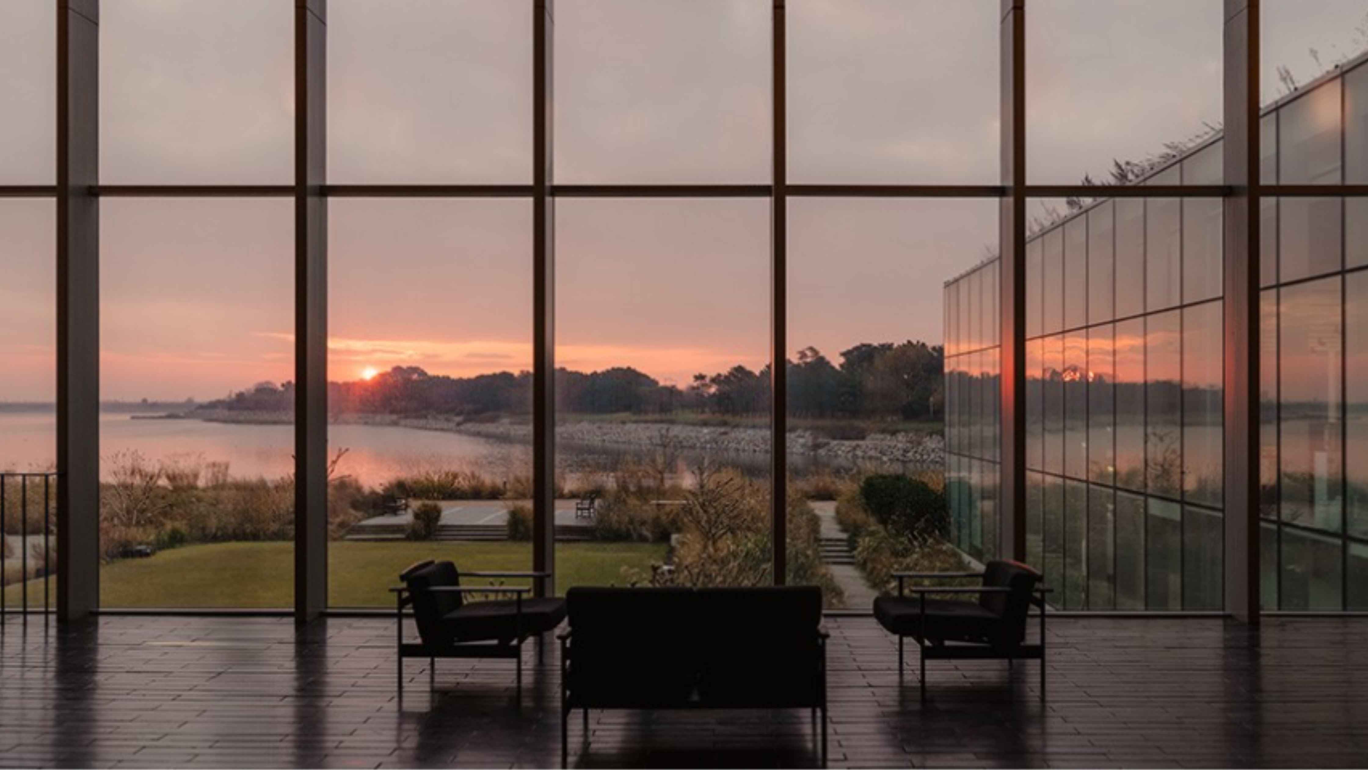 Set along the shoreline near Incheon International Airport, Nest Hotel Incheon pairs minimalist architecture with expansive coastal views. © Nest Hotel Incheon