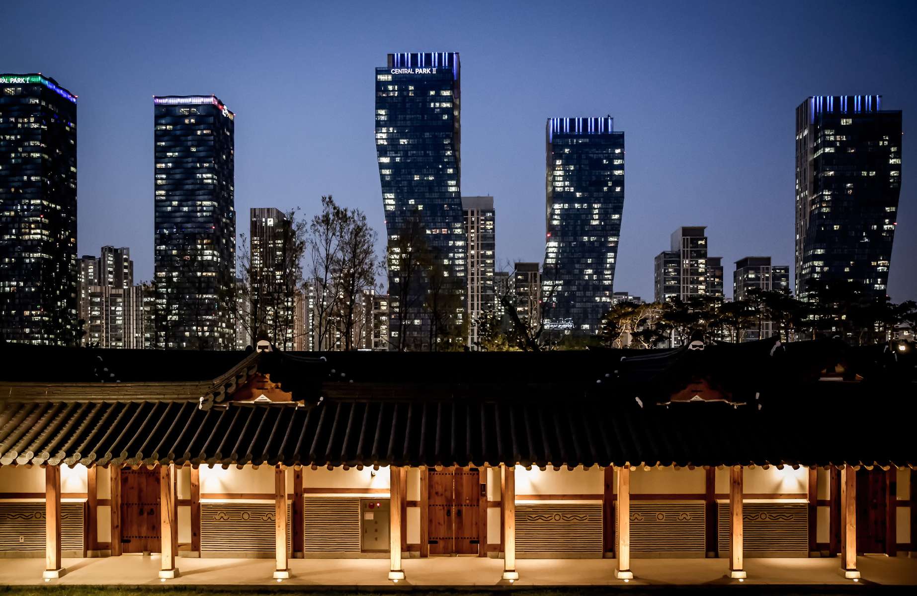 Songdo Hanok Village juxtaposes traditional Korean architecture with the contemporary skyline of Songdo’s planned waterfront district. © Shutterstock/JiDady