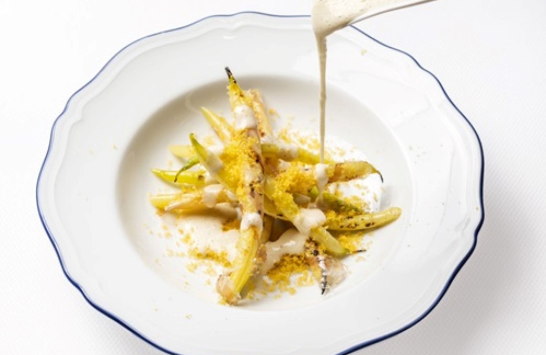 Green beans, homemade bacon, pike-perch bottarga, beurre blanc sauce. © Mateja Vrckovic/Korak