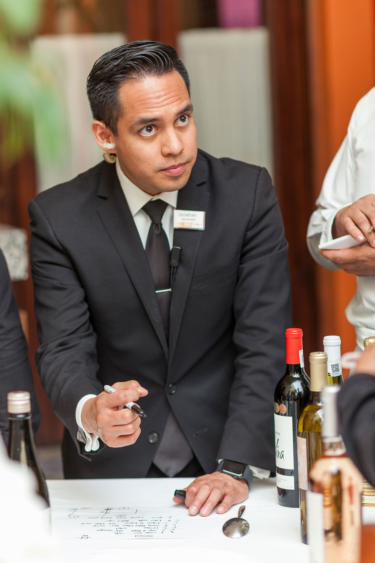Jonathan Robles Bravo reviewing the menu. © Mural de los Poblanos