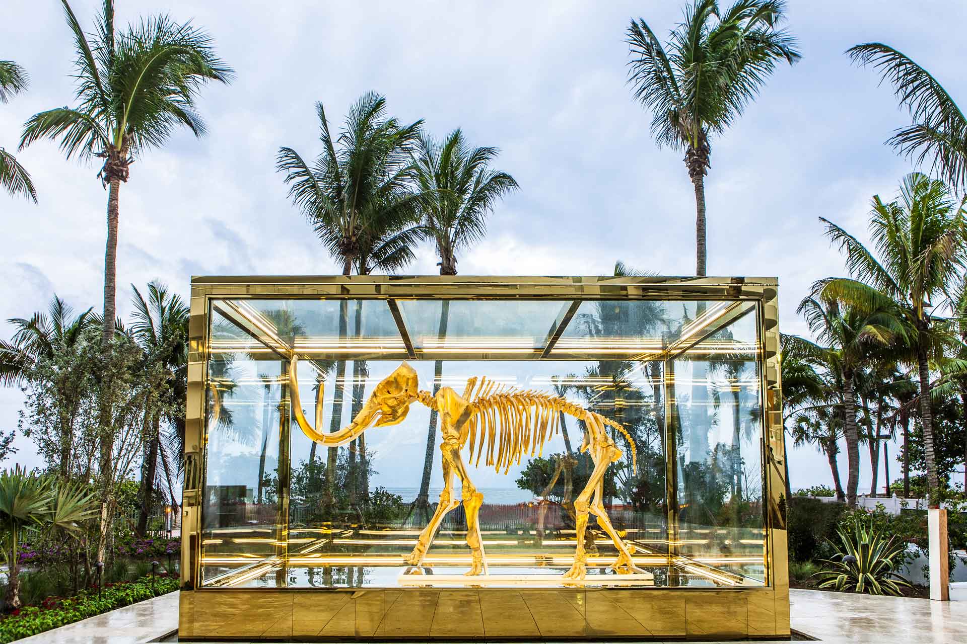 A beachside sculpture in the typically over-the-top style of Feana Miami Beach. © Feana Hotel