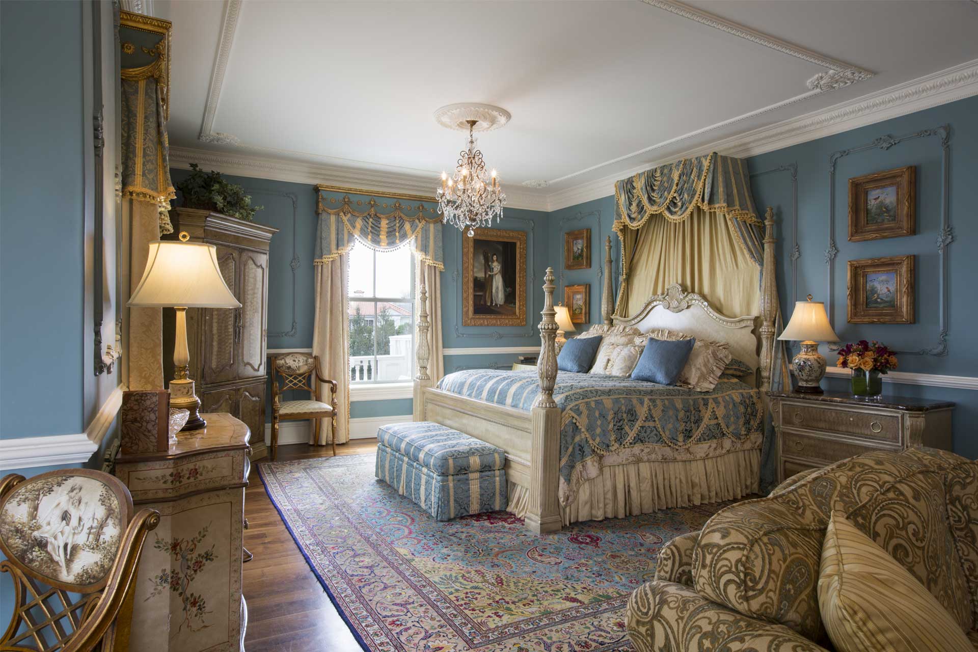 The Renaissance, named for its design and decor, is one of the hotel's signature rooms. © The Chanler at Clif Walk