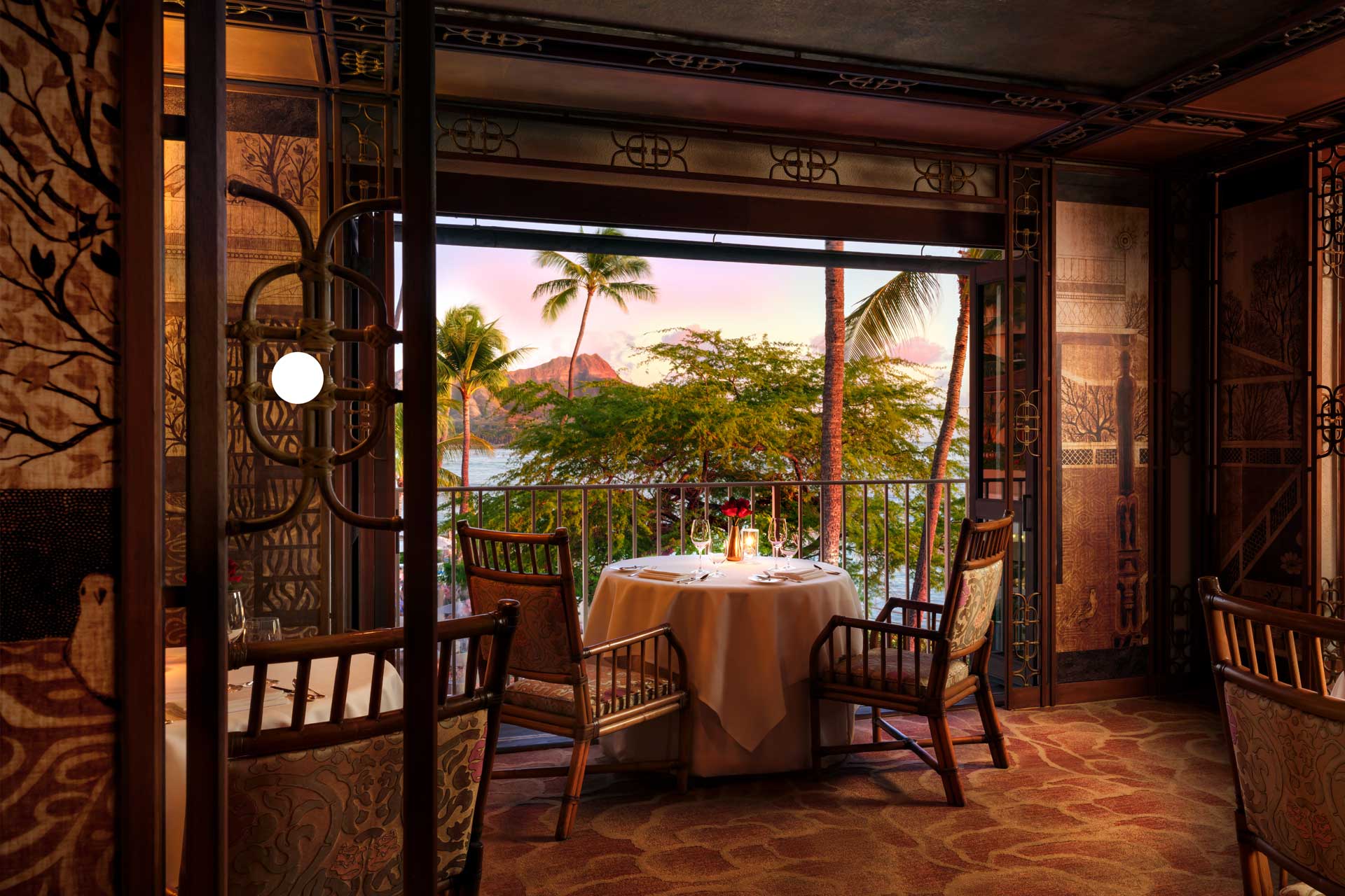 The atmospheric La Mer restaurant at Halekulani. © Halekulani  