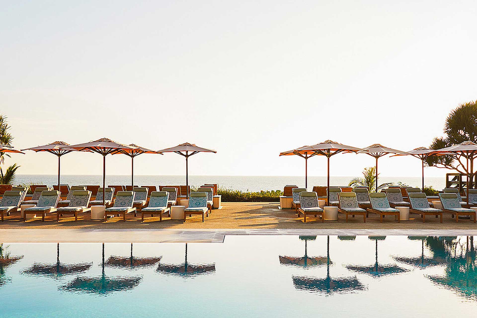 A glittering pool at Four Seasons Palm Beach. © Four Seasons Palm Beach
