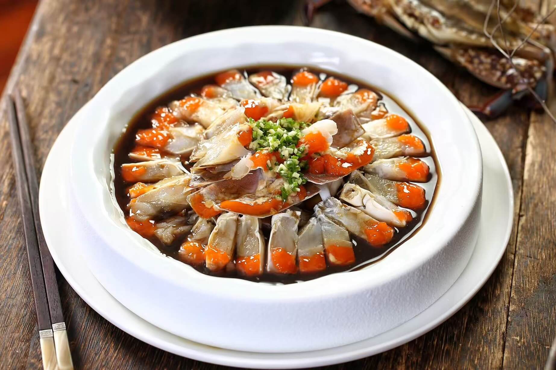 Yong Fu's signature mud crab with mashed ginger and coriander, avaliable only by reservation. © Yong Fu