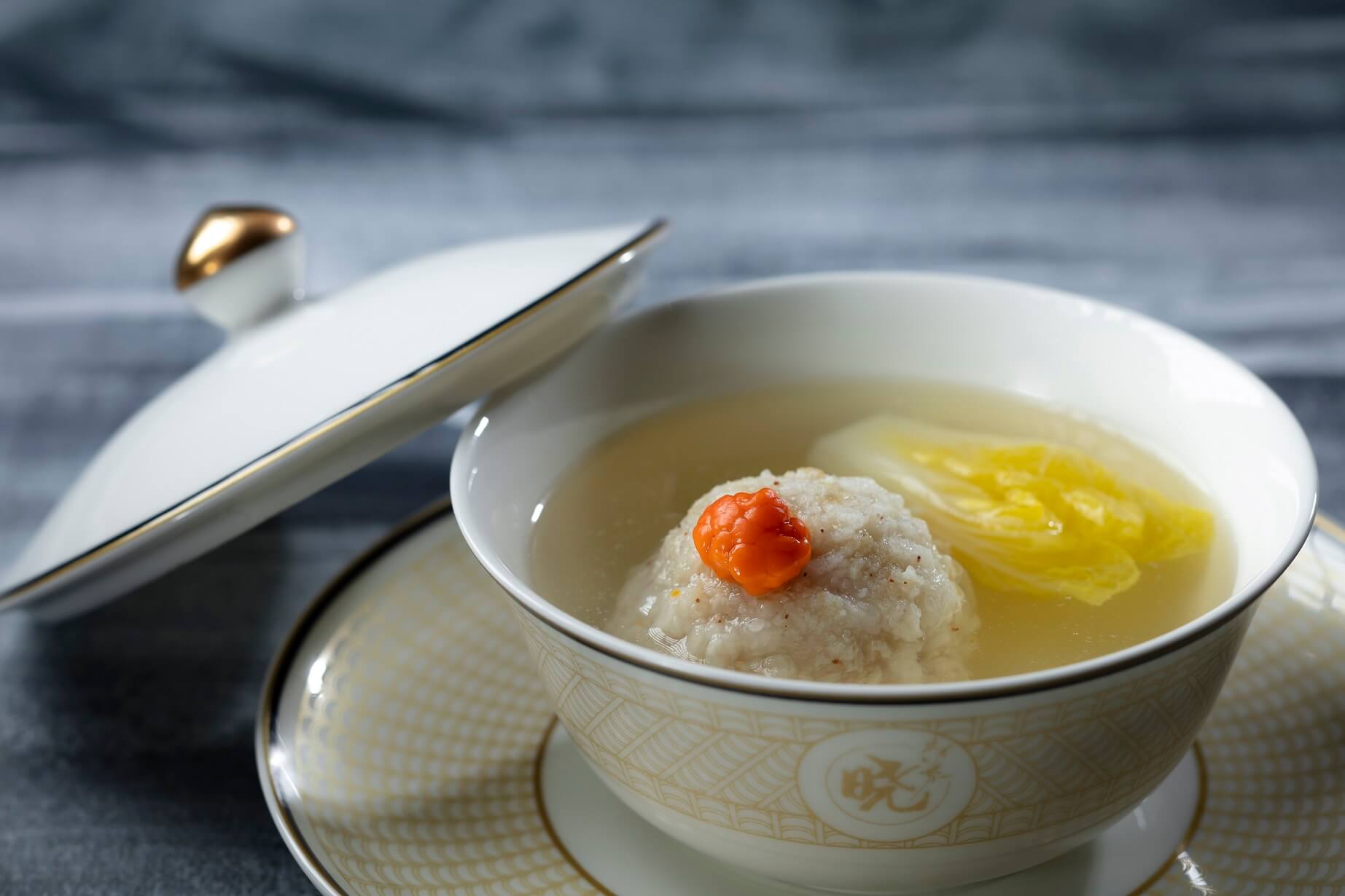 米芝蓮二星餐廳淮揚曉宴的蟹粉清燉獅子頭。© The Londoner Macao/ 淮揚曉宴