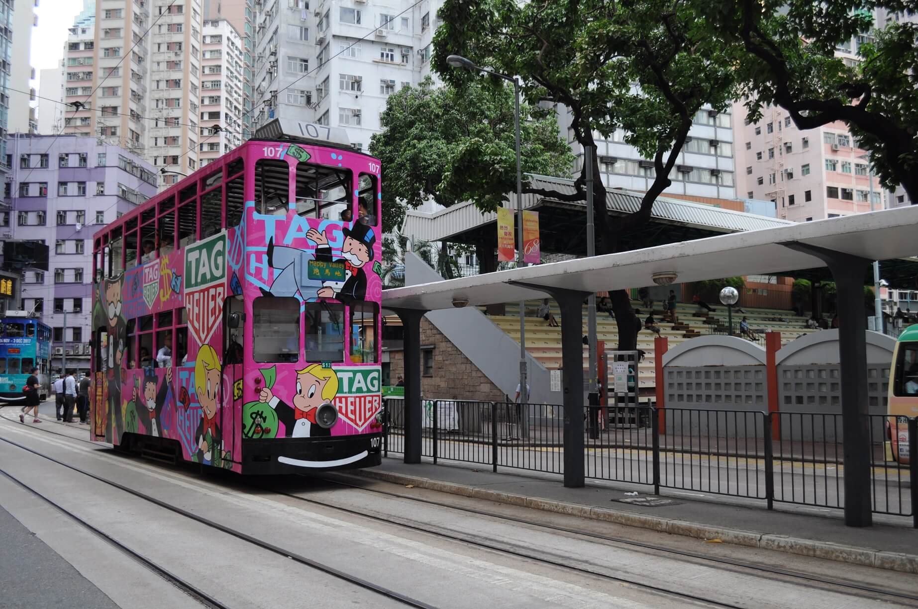 Take the tram and experience the rhythm of Hong Kong. © Shutterstock