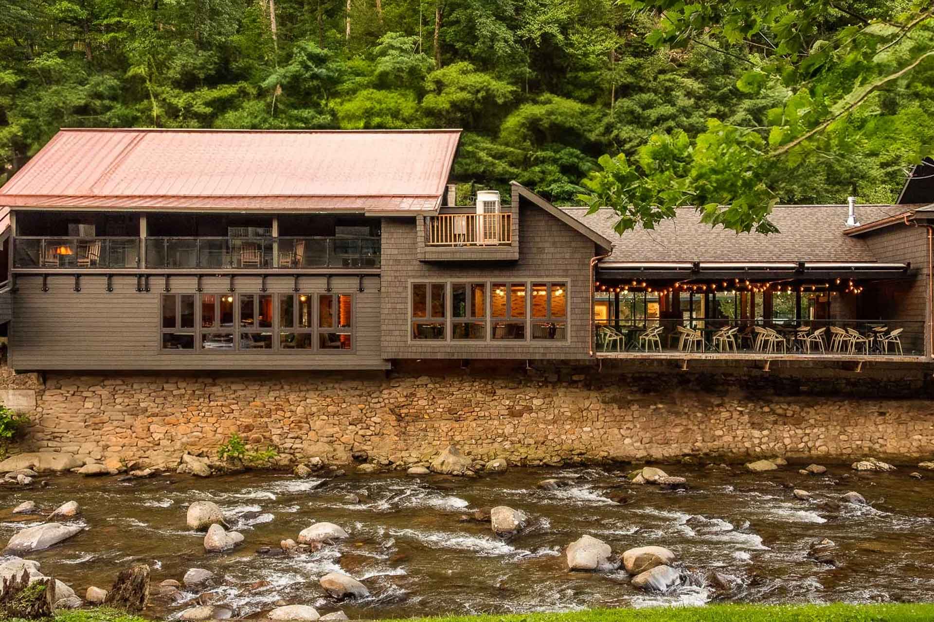 Set on the Little Pigeon River, just outside the Great Smoky Mountains. © Historic Rocky Waters Inn