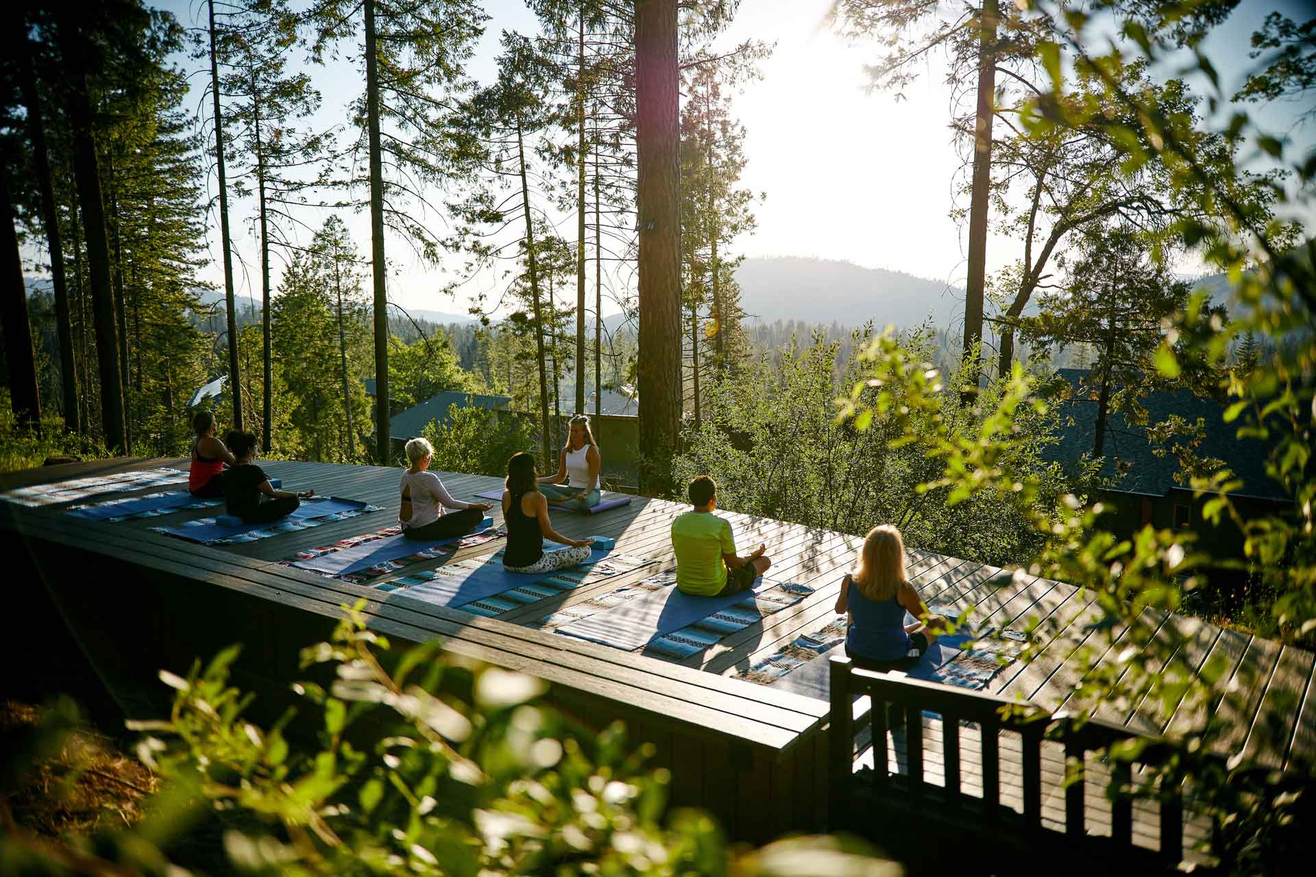 Forest bathing on the yoga deck at Yosemite Rush Creek. © Rush Creek Lodge at Yosemite / Kim Carroll 