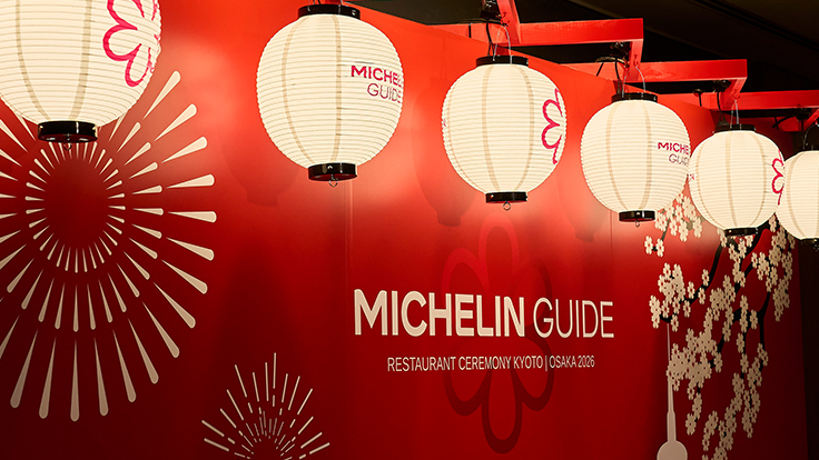 Lanterns and Japanese-inspired motifs decorate the MICHELIN Guide Kyoto-Osaka 2026 announcement ceremony venue. © the MICHELIN Guide