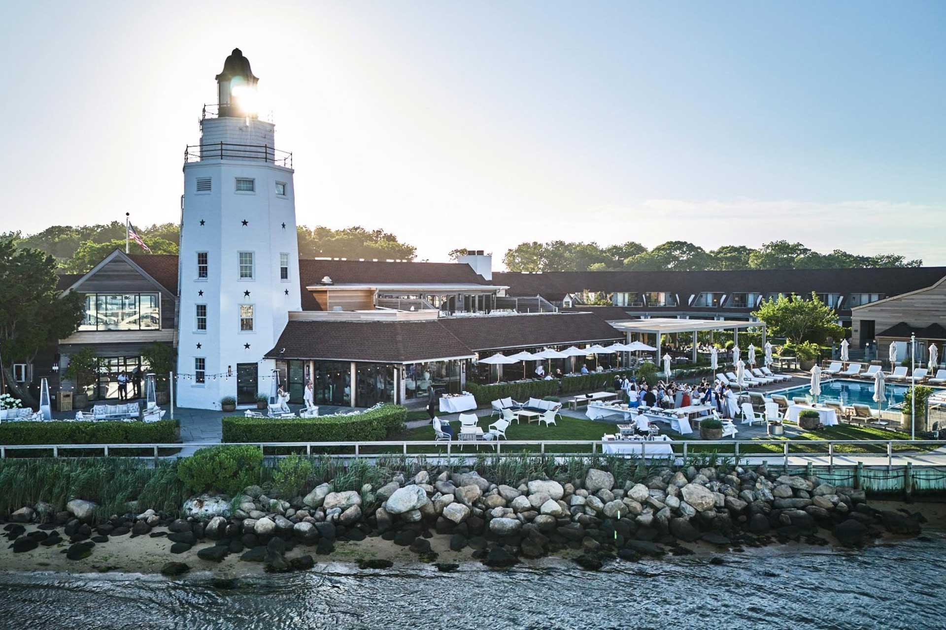 The lakeside resort on the Hamptons’ largest marina is punctuated by a 60‑foot replica of the Montauk Point Lighthouse. © Montauk Yacht Club
