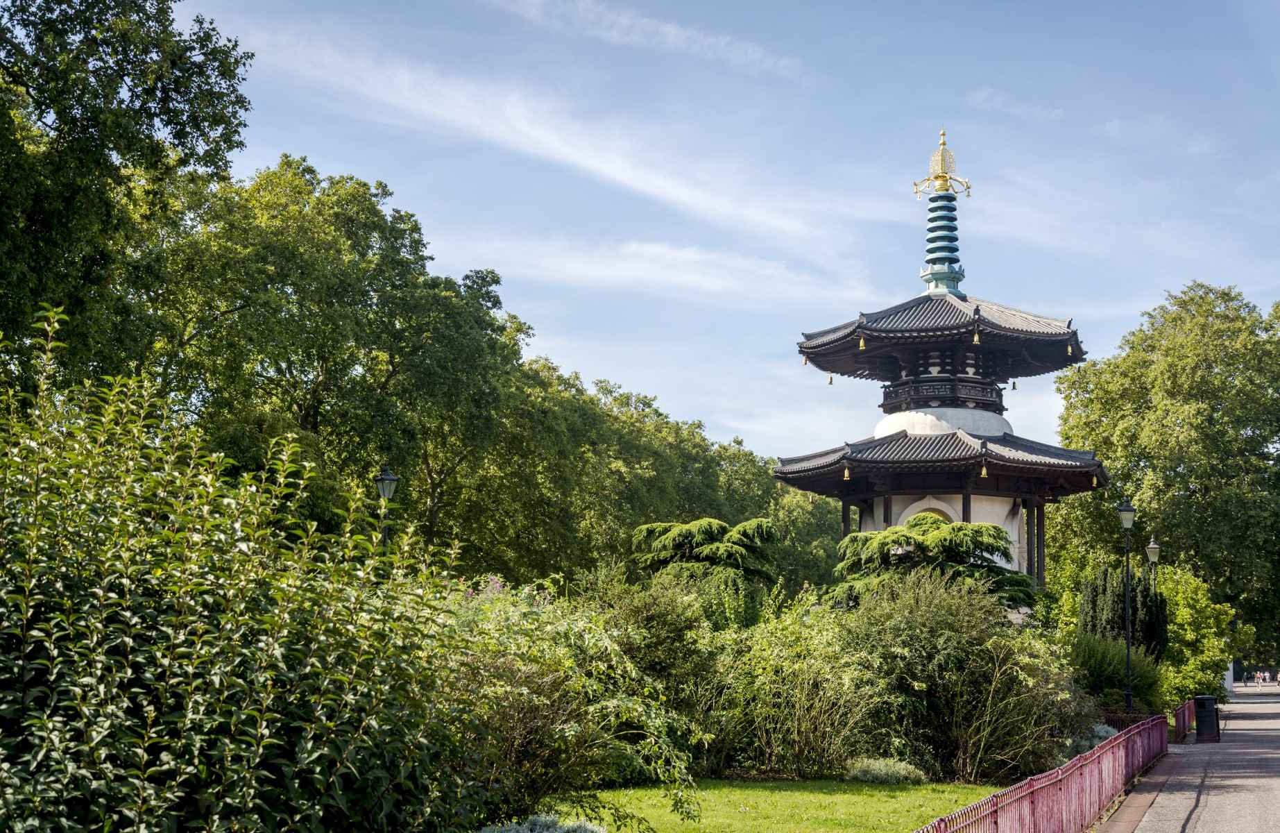 The Japanese Peace Pagoda in Battersea Park. © PurpleImages/iStock