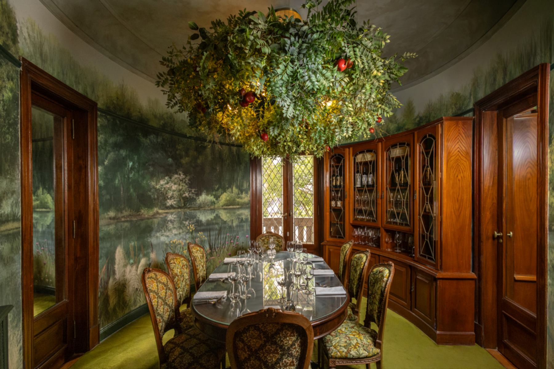 Levantada por el arquitecto Mario Palanti en la década de 1920, la Casa Redonda es hoy el escenario del restaurante Casa Palanti, en pleno Barrio Parque de Buenos Aires, y despliega una sucesión de elegantes salones. © Sebastián Israelit/Casa Palanti