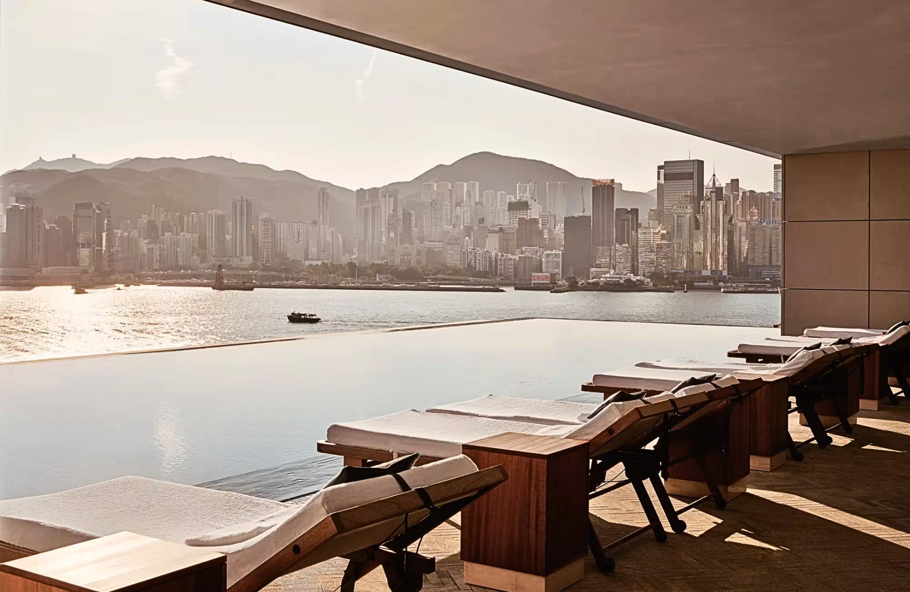 Personalized wellness, expert-led fitness and skyline views, all under one roof. © Rosewood Hong Kong  