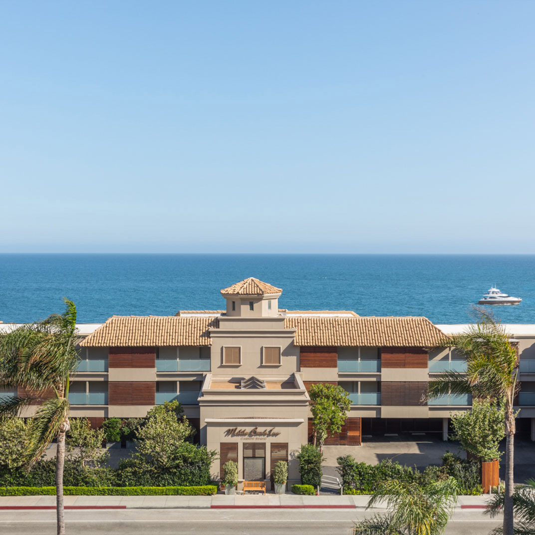 In the city of Malibu, about an hour beyond Los Angeles, one of the state’s most beautiful beachside hideaways. © Malibu Beach Inn