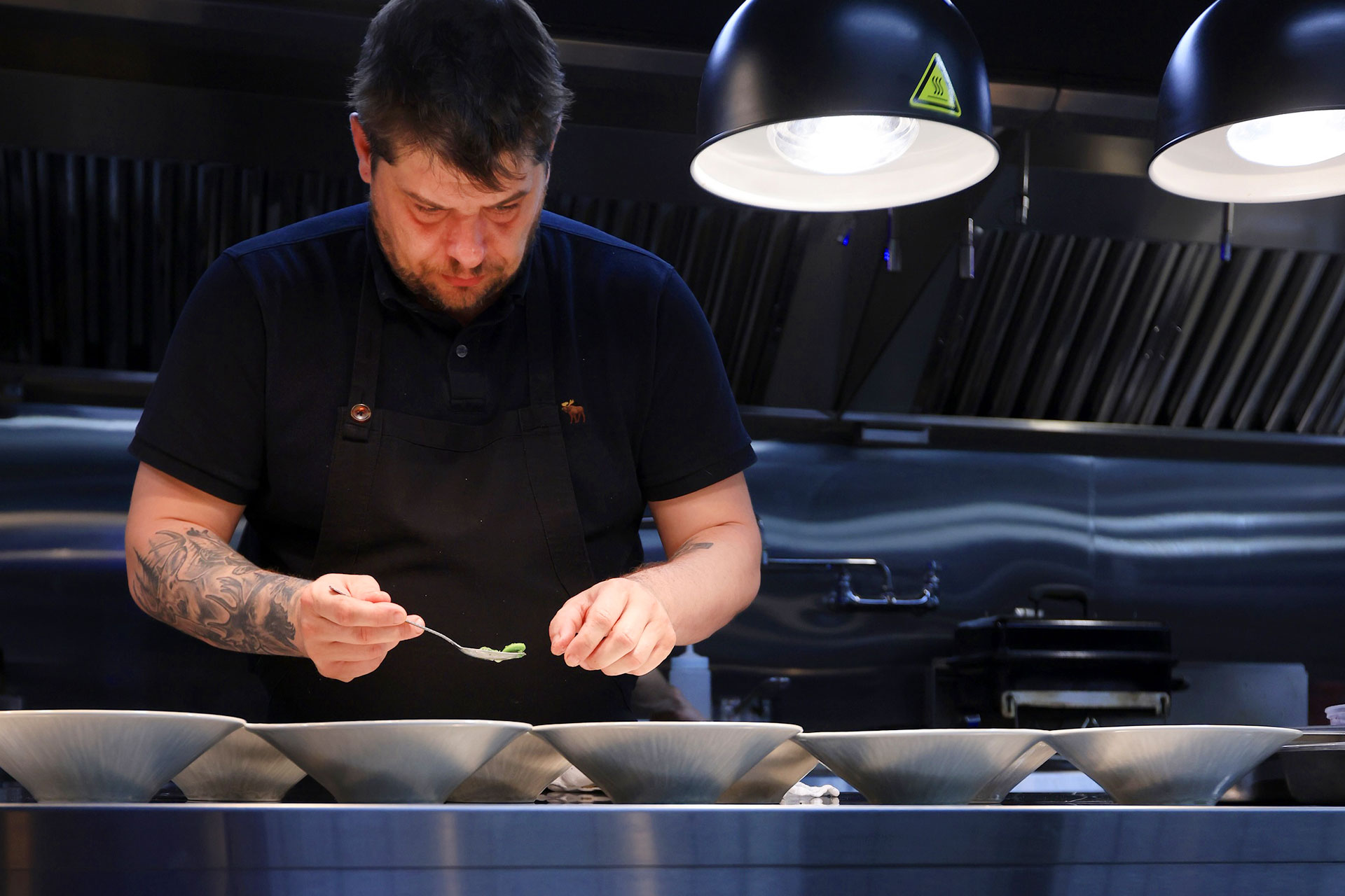 Chef Stéphane Modat at the pass. © Frédéric Laroche/Le Clan