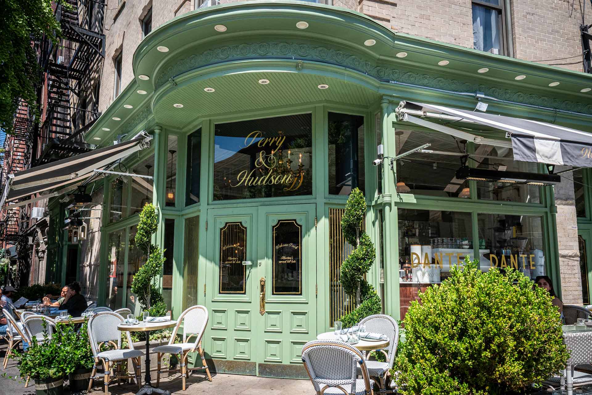 Enjoy a drink at Dante West Village while you wait for a table at a nearby restaurant. © Thomas Robert Clarke Photography / MICHELIN Guide