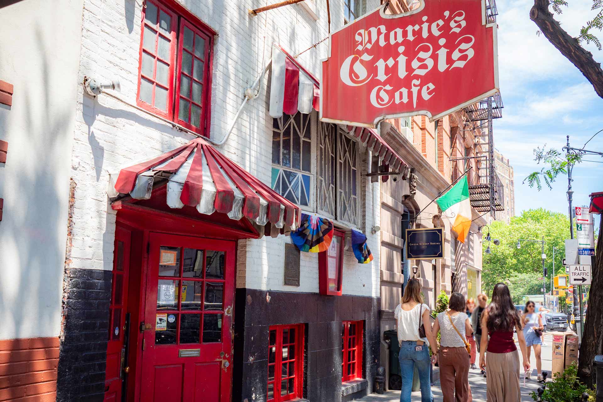 The beloved cash-only piano bar where musical theater devotees crowd around the piano each night to belt out show tunes beneath twinkling colored lights. © Thomas Robert Clarke Photography / MICHELIN Guide
