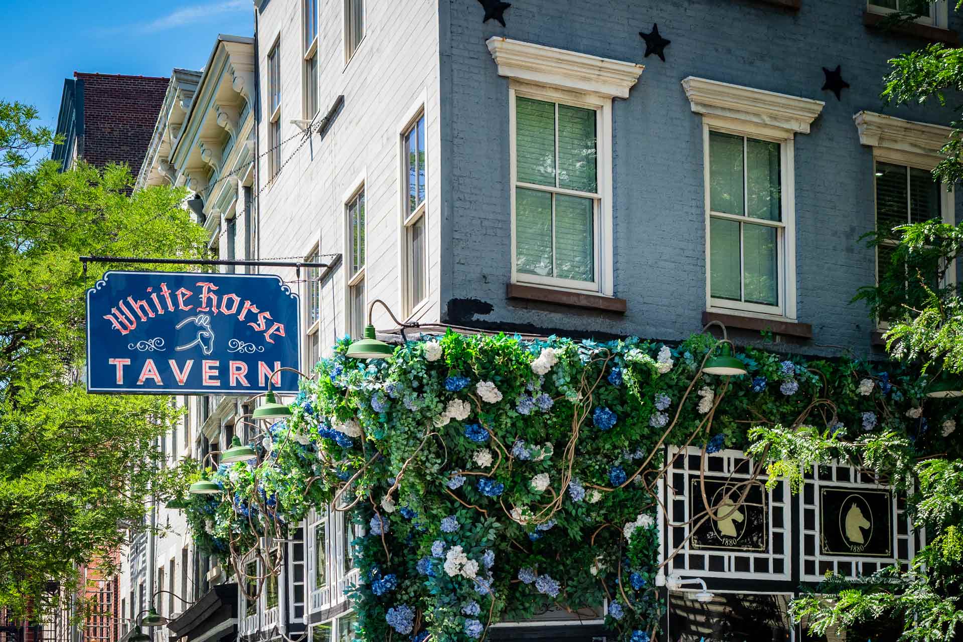 White Horse Tavern is the city’s second oldest, continuously operating tavern. © Thomas Robert Clarke Photography / MICHELIN Guide