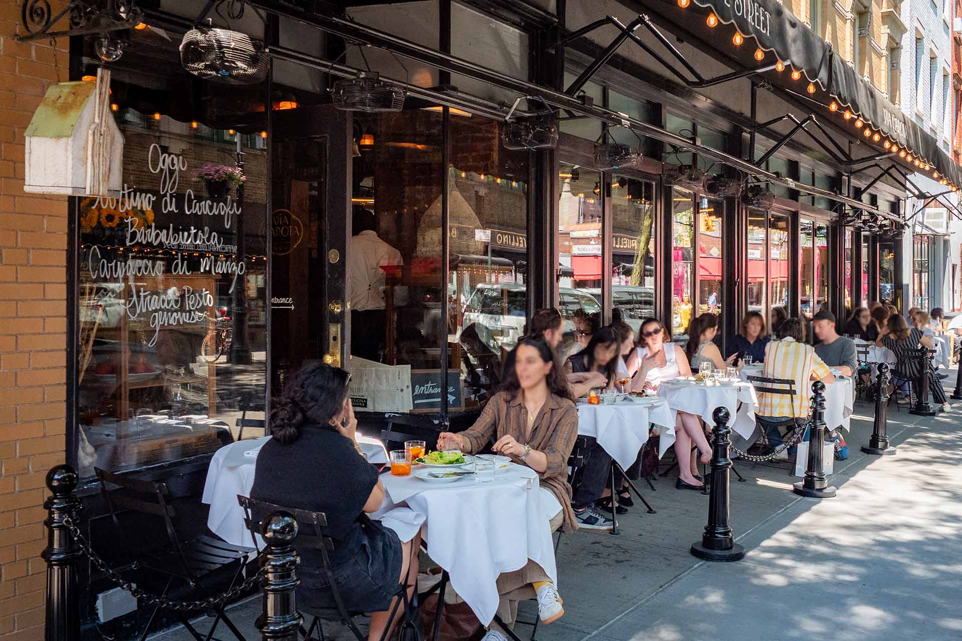 The tables outside Via Carota are in high demand. © Thomas Robert Clarke Photography / MICHELIN Guide