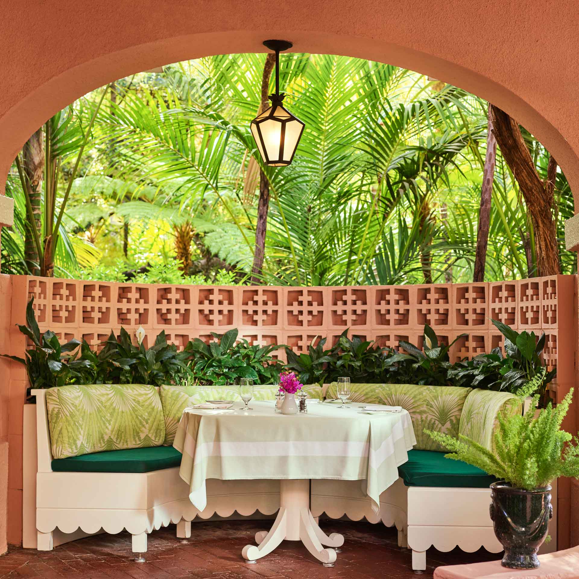 An outdoor space at the Three-Key Beverly Hills Hotel. © Beverly Hills Hotel