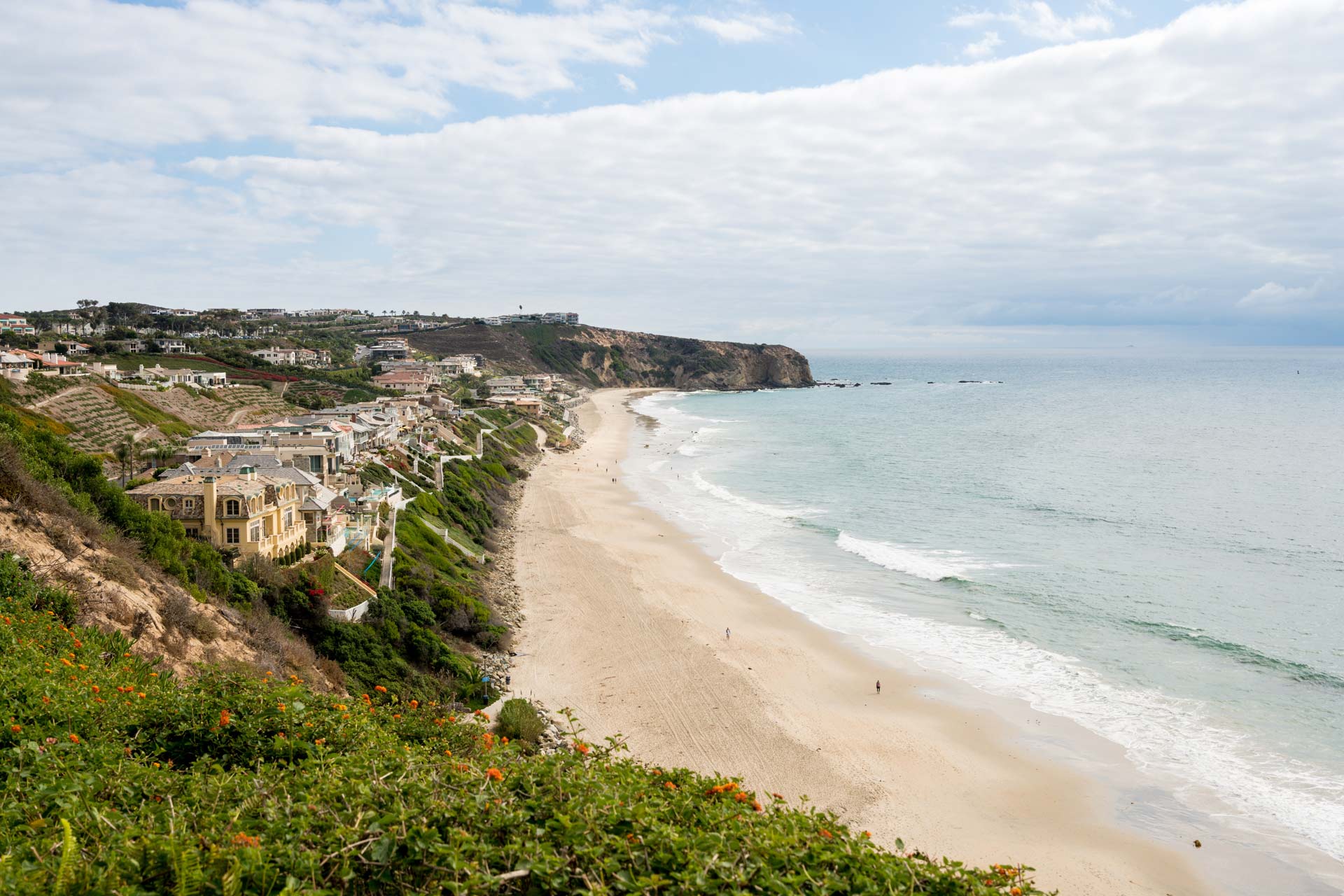 View of the coastline at Dana Point in California. © steheap/Adobe Stock