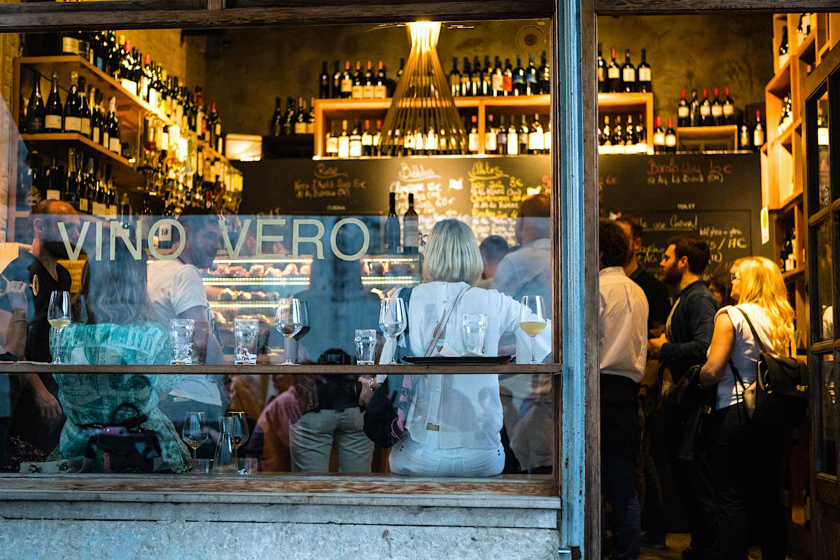 Vino Vero Venezia is a natural wine destination where local producers, curious drinkers and adventurous bottles meet, offering one of Venice’s most thoughtful selections by the glass in a convivial, laid-back setting. © Vino Vero