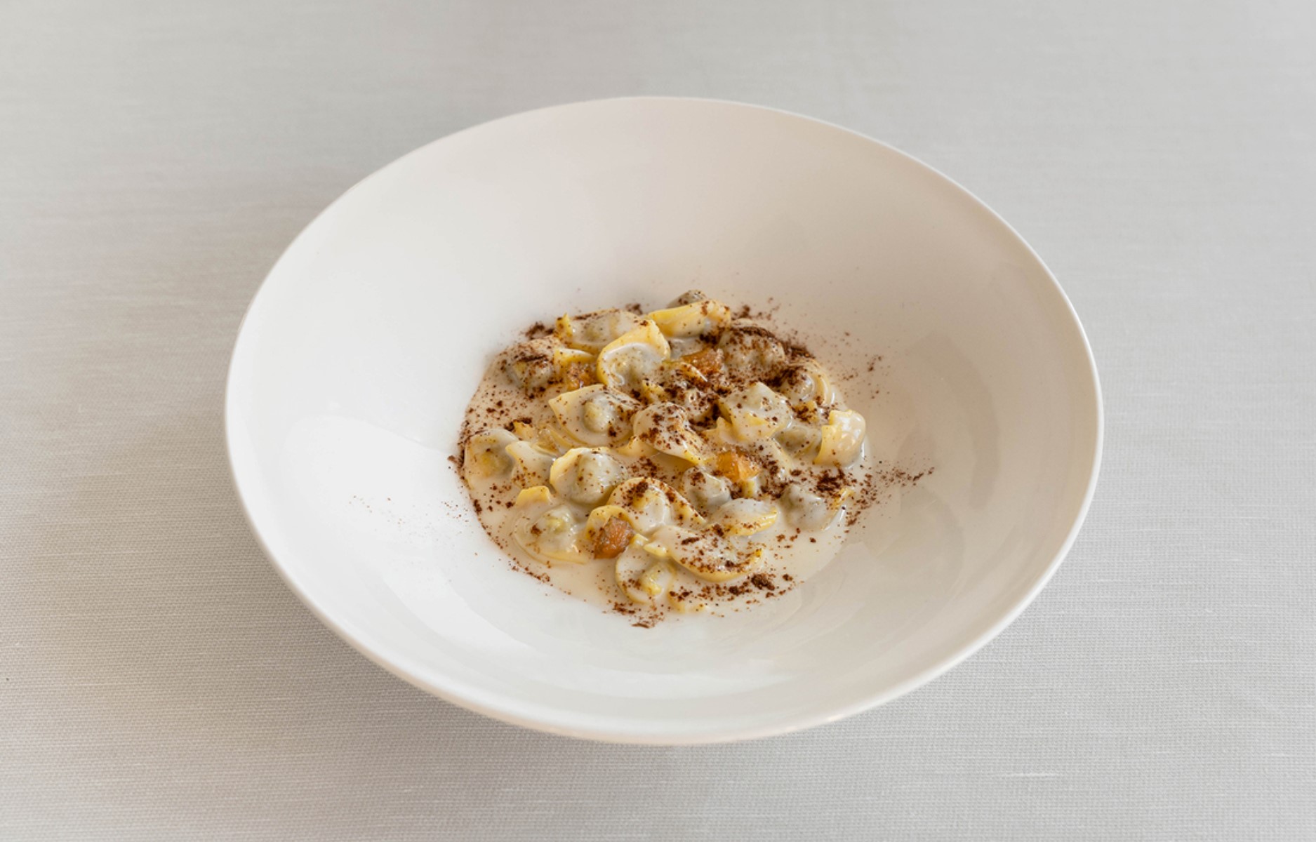 Tortellini in crema, tra delicatezza, tecnica e precisione nei sapori. © Casa Gasperoni