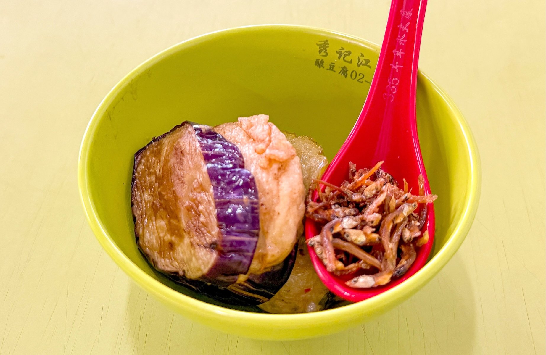 Xiu Ji Ikan Bilis Yong Tau Fu specialises in Hakka-style stuffed tofus. © The MICHELIN Guide